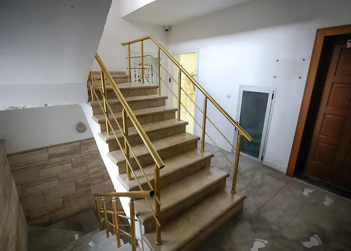 Near Me * Τίρανα