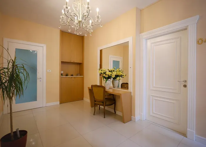 Near Me Διαμέρισμα