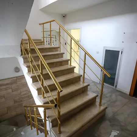 Near Me * Τίρανα