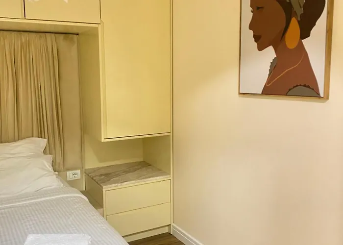 Near Me ティラナ